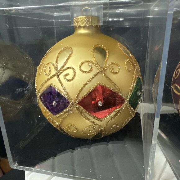 2 UNIQUE TREASURES COLLECTION LIMITED SERIES HAND CRAFTED ROUND GLASS ORNAMENT - Picture 5 of 9